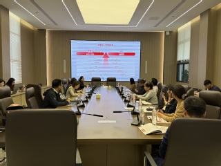 我校与新道科技开展数智化人才培...